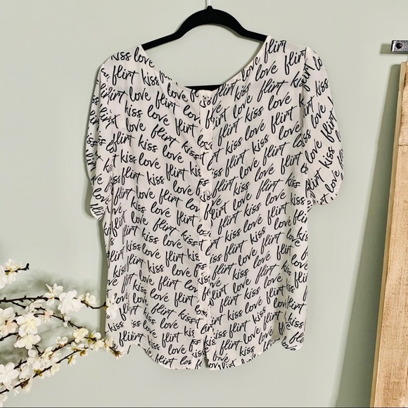 Torrid Love Flirt Kiss Button Back Blouse Size 1X - Picture 6 of 6